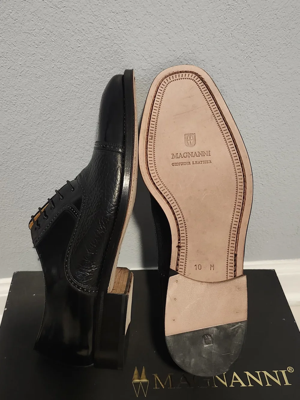 Magnanni Black Leather Derby Shoes with Natural Leather Soles. Made In Spain